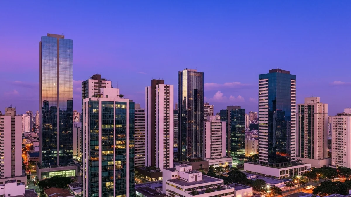 Imagem ilustrando construção de patrimônio com imóvel físico